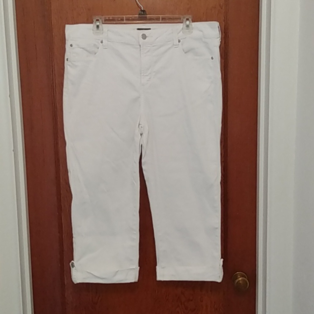 EUC NYDJ White Denim Cropped Cuffed Jeans.  SZ 14